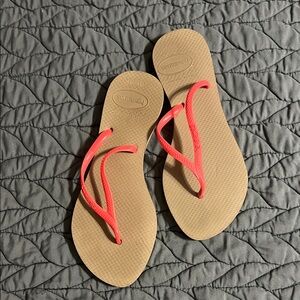 Havaianas Women's Tan Sandals with Skinny Coral Straps